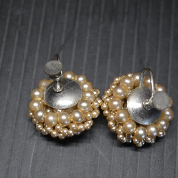 Vintage Tan Beige Champagne Faux Pearl Round Stud Screw Back Clip On Earrings - Picture 7 of 7